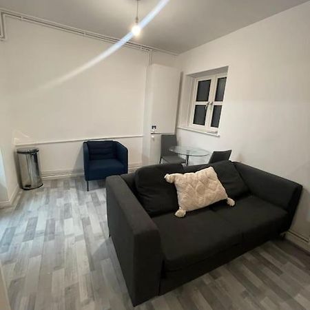 Lovely Spacious Entire 1 Bedroom Apartment - New Management Лондон Екстер'єр фото